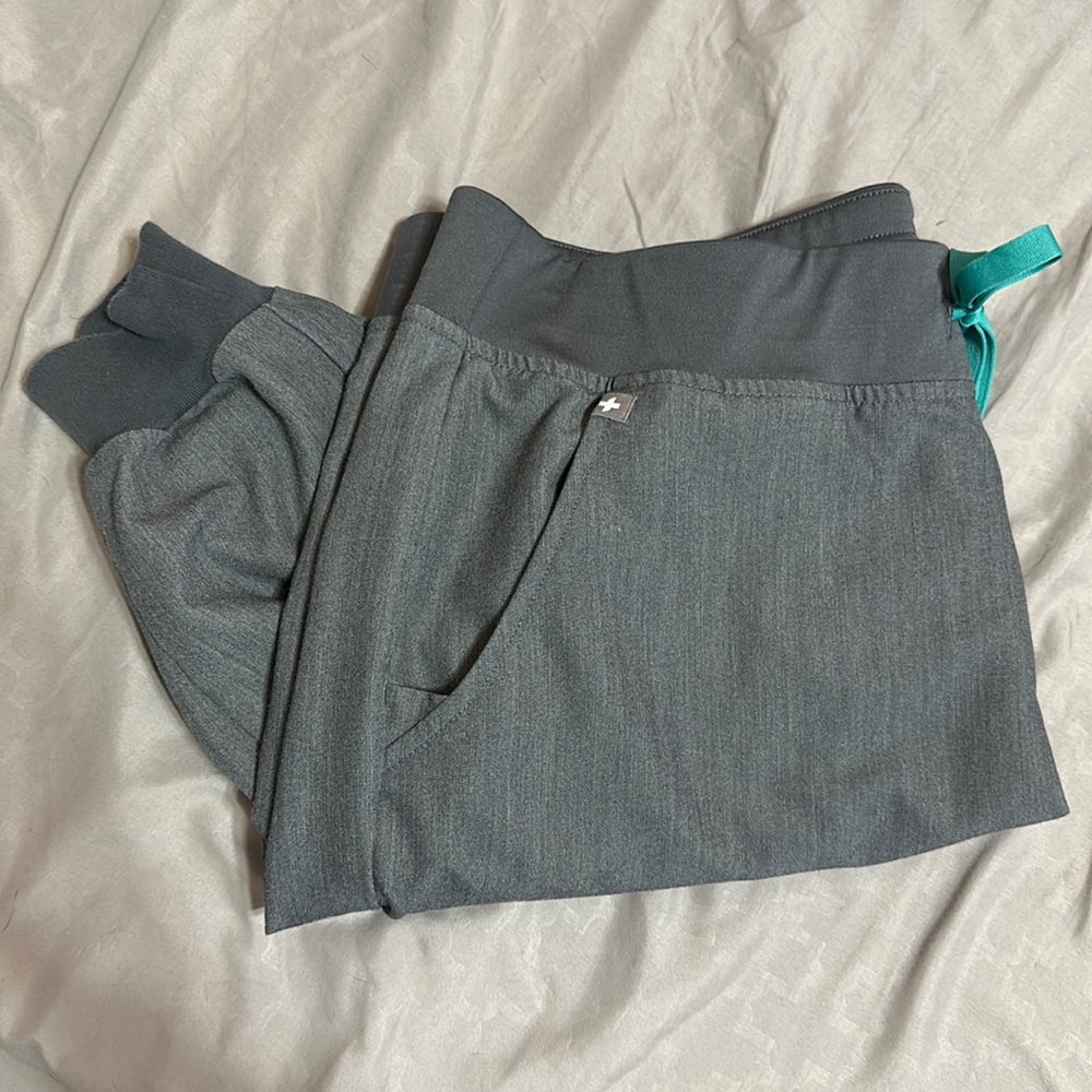 FIGS Zamora jogger